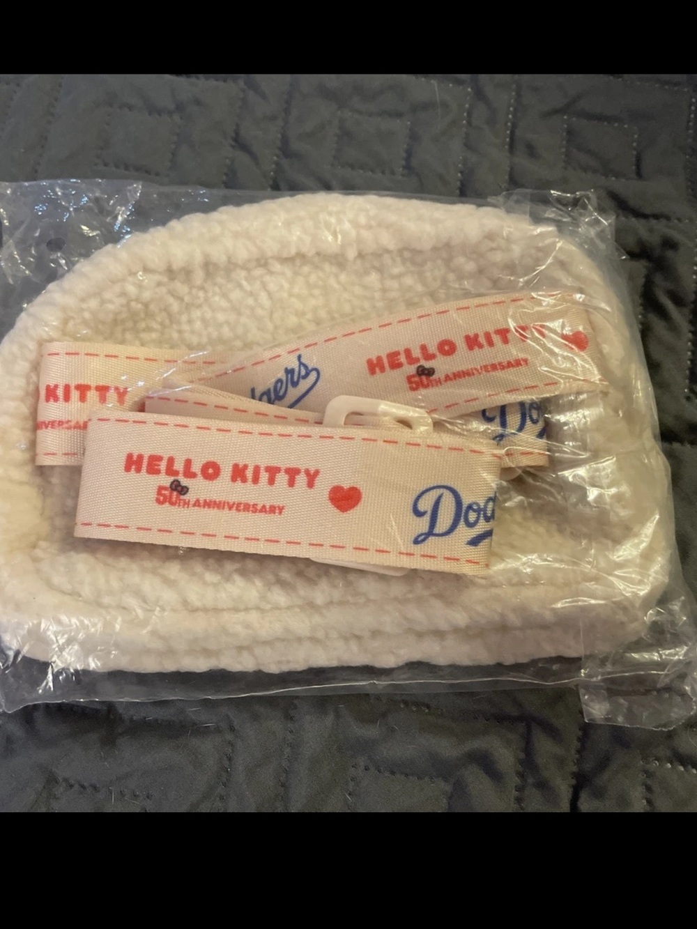 Dodgers x Hello Kitty Cream 50th Anniversary Crossbody Bag RaRE collectors - Picture 6 of 8